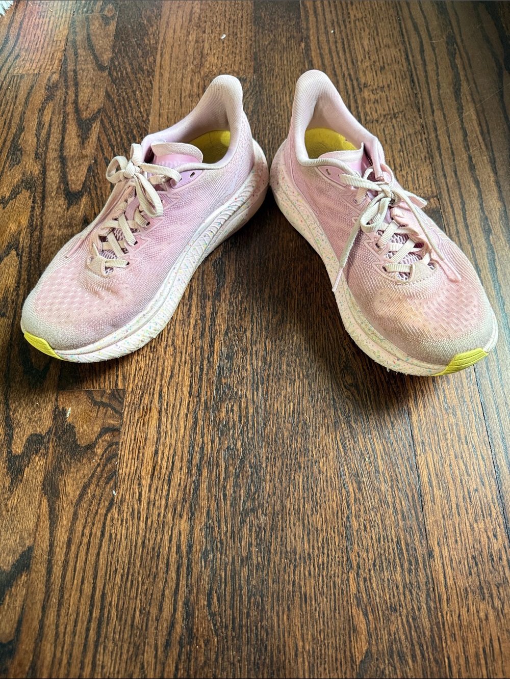 Hoka Mach 6 in Pink Lemonade